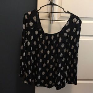 Old Navy flowy top. Black and white